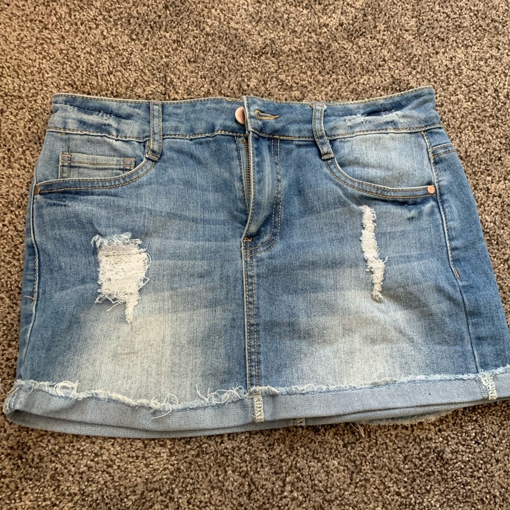 Dollhouse jean skirt